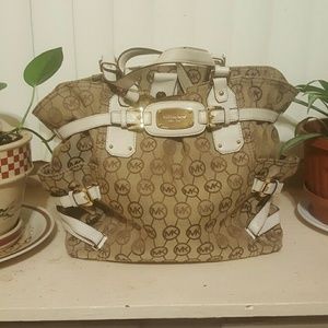 ⭕💯% Authentic Michael Kors Large Handbag